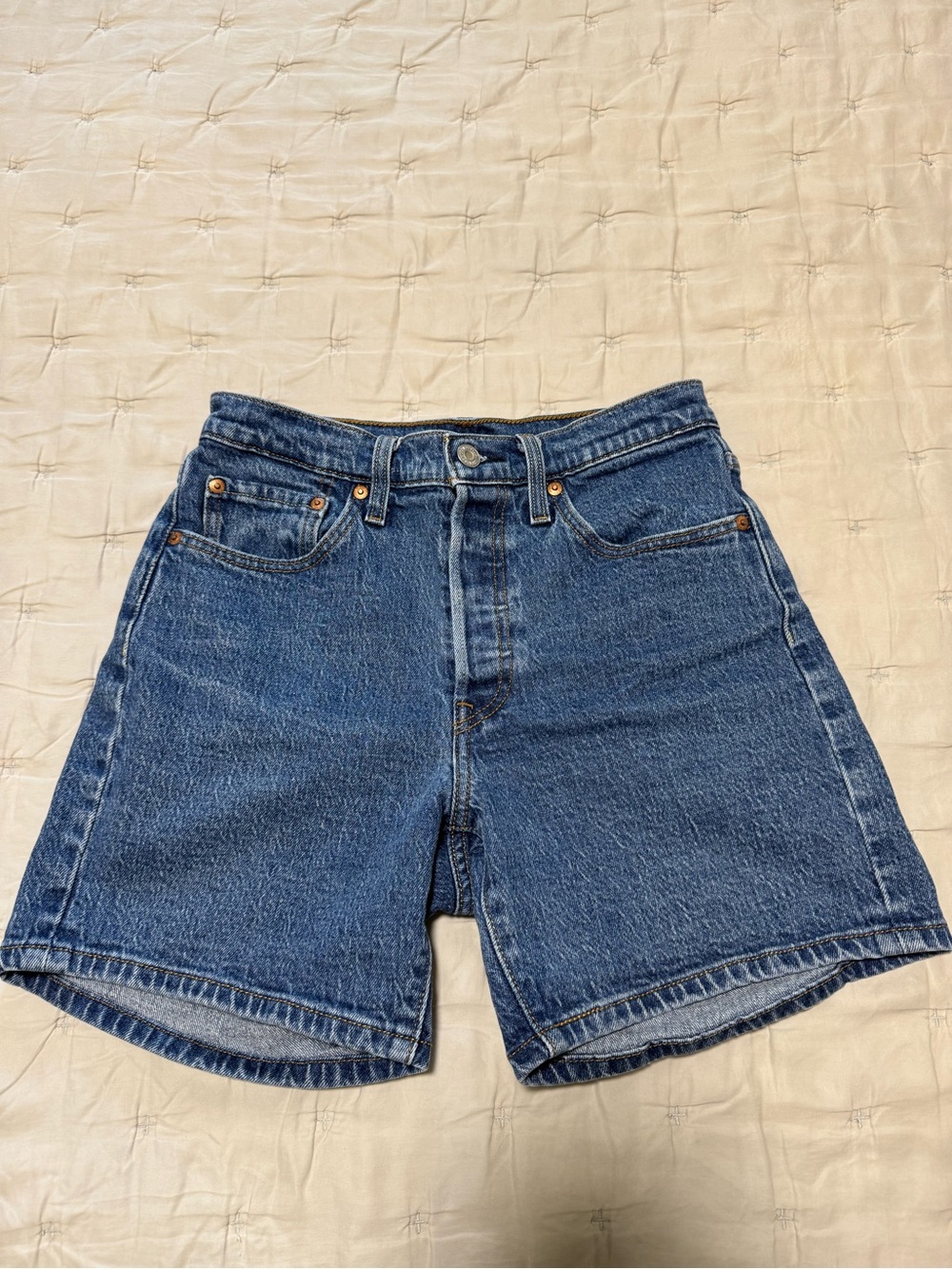 Levi’s 501 Mid Thigh Short